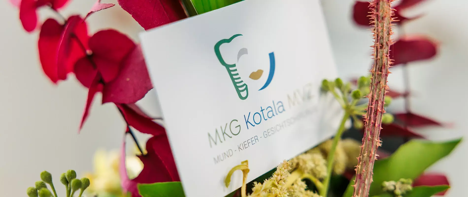 Nahaufnahme Visitenkarte MKG Kotala MVZ Frankfurt-Höchst