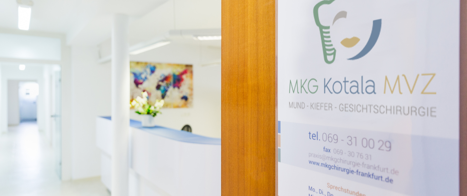 Eingangsbereich der Facharztpraxis für Mund-, Kiefer- und Gesichtschirurgie MKG Kotala