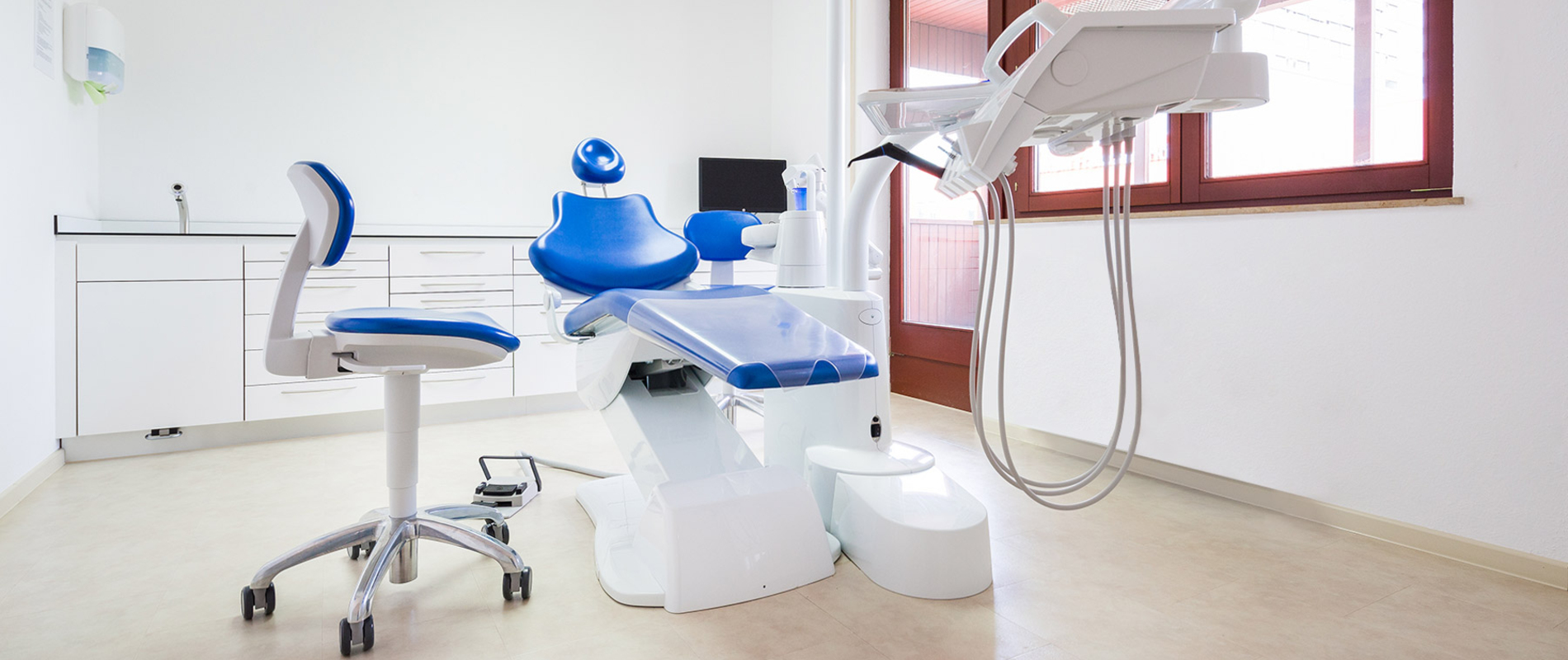 Behandlungszimmer MKG Kotala MVZ Frankfurt-Höchst